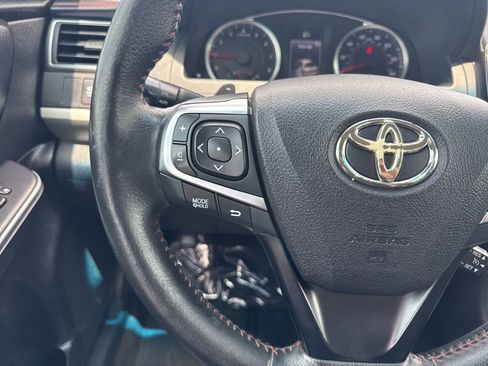 Used 2017 Toyota Camry SE FWD image 14