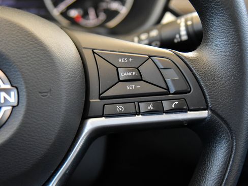 Used 2025 Nissan Altima 2.5 SV FWD image 29