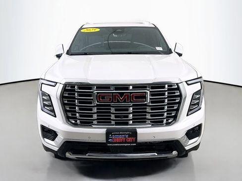 Used 2025 GMC Yukon Denali w/ Denali Reserve Package AWD/4WD image 2