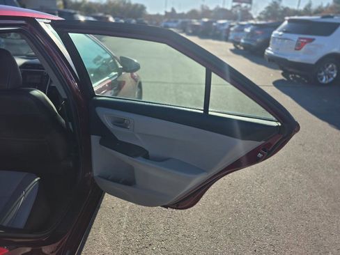 Used 2016 Toyota Camry SE image 12