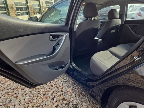 Used 2016 Hyundai Elantra SE image 15