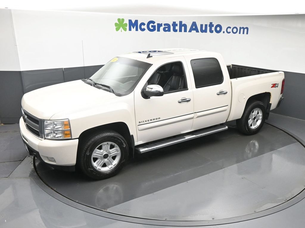 Used 2011 Chevrolet Silverado 1500 LTZ w/ LTZ White Diamond Edition AWD/4WD image 22