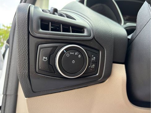Used 2015 Ford Focus SE FWD image 24