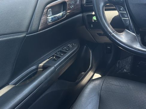 Used 2017 Honda Accord EX-L image 19