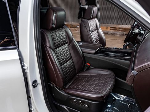 Used 2023 Cadillac Escalade ESV V AWD/4WD image 30