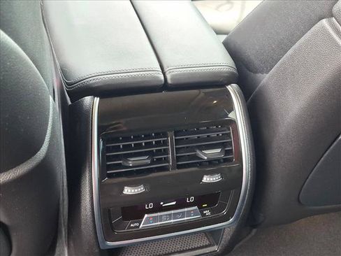Used 2024 BMW X7 xDrive40i AWD/4WD image 15