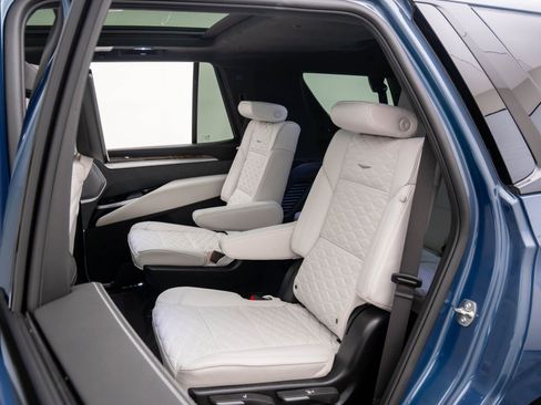 New 2026 Cadillac Escalade Platinum Sport w/ LPO, ONYX Package image 17