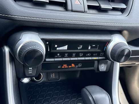 Used 2025 Toyota RAV4 LE image 20