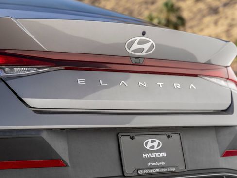 Used 2024 Hyundai Elantra SEL FWD image 7