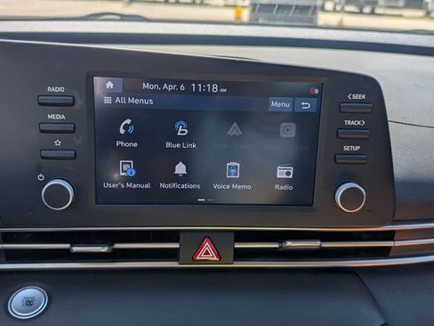 Used 2022 Hyundai Elantra SEL w/ Preferred Accessory Package image 18