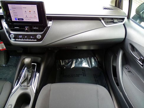 Used 2025 Toyota Corolla LE FWD image 21