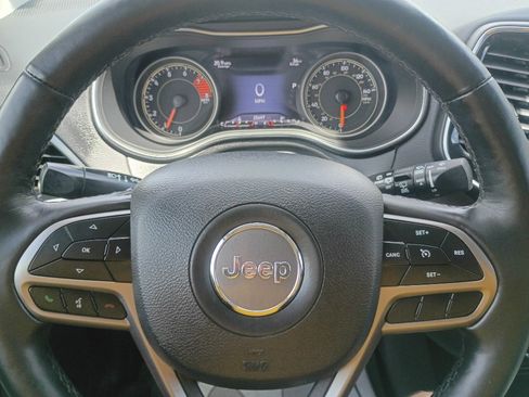 Used 2019 Jeep Cherokee Limited AWD/4WD image 16