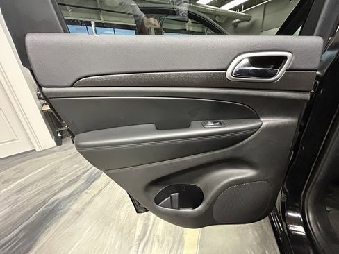 Used 2018 Jeep Grand Cherokee Altitude image 46