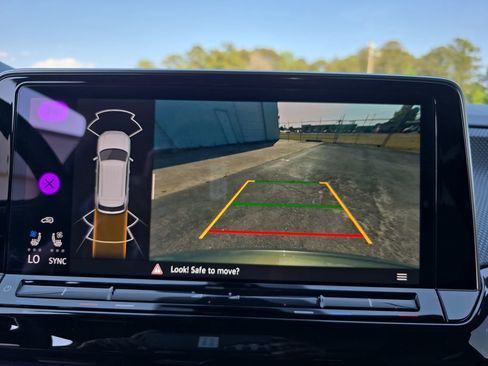 Used 2025 Volkswagen Atlas Cross Sport SEL R-Line AWD/4WD image 20