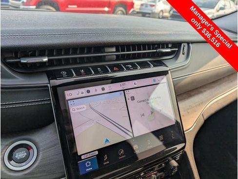 Used 2024 Jeep Grand Cherokee Limited w/ Black Appearance Package image 22