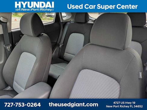 Certified 2021 Hyundai Kona SE FWD image 7