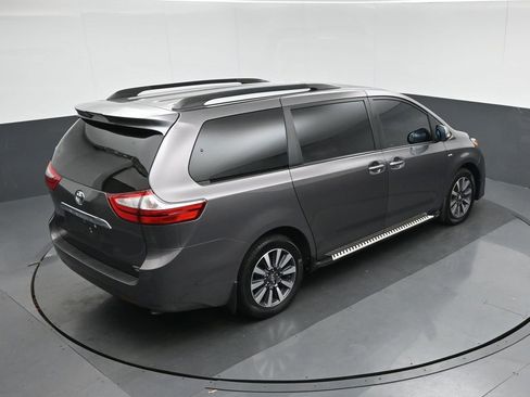 Used 2018 Toyota Sienna Limited image 72