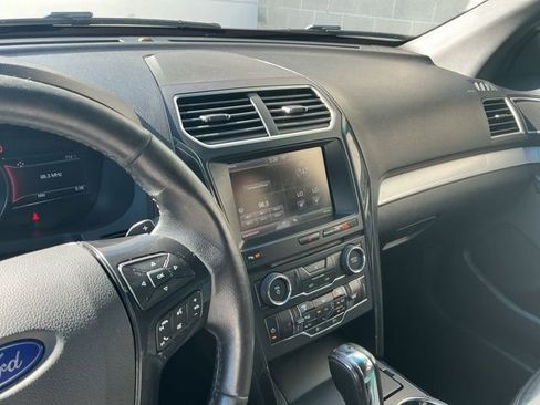 Used 2016 Ford Explorer XLT w/ Equipment Group 202A AWD/4WD image 20