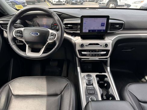 Used 2023 Ford Explorer XLT w/ Equipment Group 202A AWD/4WD image 17