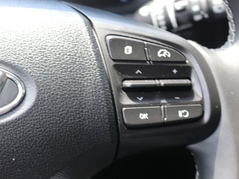 Used 2025 Hyundai Venue SEL FWD image 18