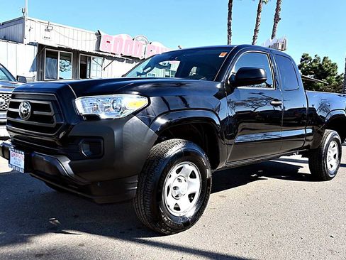Used 2021 Toyota Tacoma SR image 1