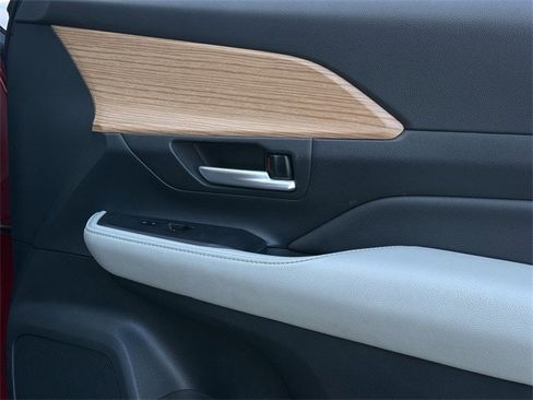 Used 2024 Toyota Grand Highlander Limited image 29