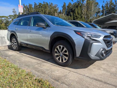 Used 2025 Subaru Outback image 1