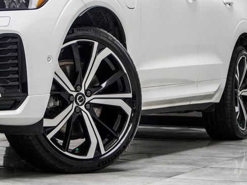 Used 2023 Volvo XC60 T8 Ultimate w/ Climate Package AWD/4WD image 3