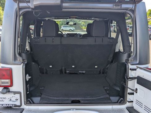 Used 2018 Jeep Wrangler Unlimited Sahara w/ Connectivity Group AWD/4WD image 25