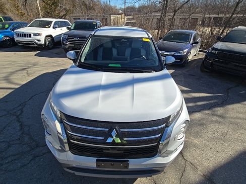 Used 2025 Mitsubishi Outlander SE image 13