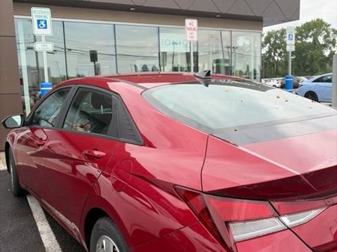 Used 2023 Hyundai Elantra SE FWD image 12