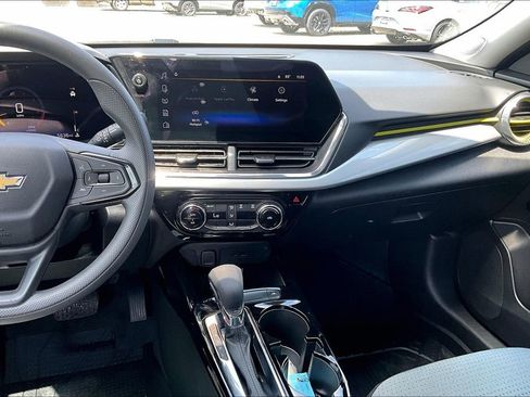 Used 2026 Chevrolet Trax LT FWD image 8