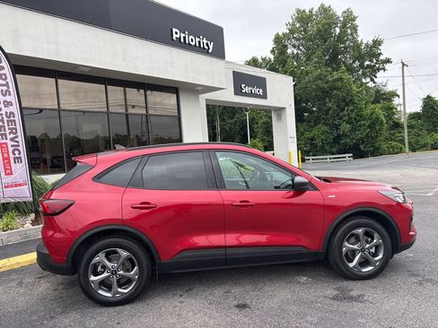 Used 2025 Ford Escape ST-Line AWD/4WD image 2