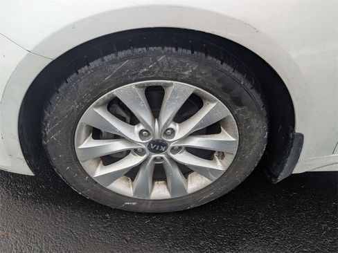 Used 2018 Kia Optima EX w/ Premium Package image 7