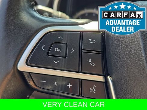 Used 2024 Toyota Highlander XLE AWD/4WD image 25