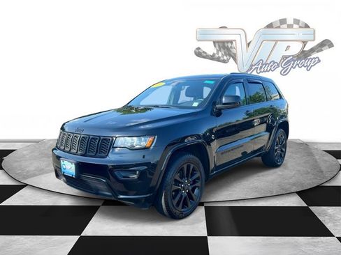 Used 2019 Jeep Grand Cherokee Altitude AWD/4WD image 4