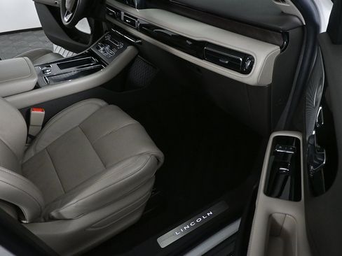 Used 2022 Lincoln Aviator Reserve w/ Equipment Group 201A image 23