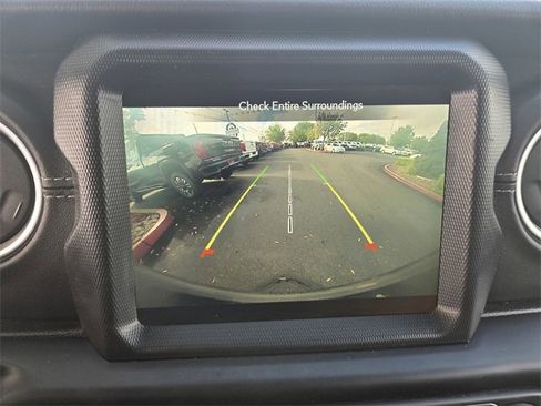 Used 2021 Jeep Wrangler Unlimited Sahara image 12