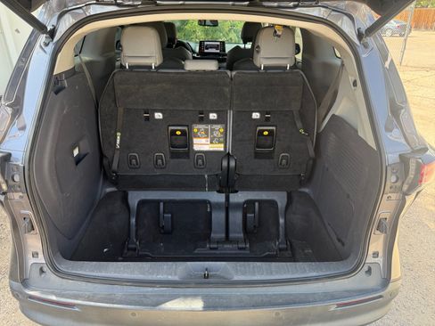 Used 2021 Toyota Sienna XLE AWD/4WD image 32