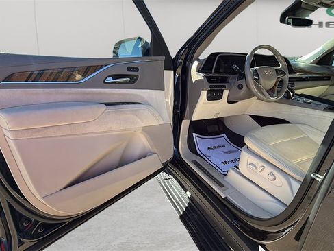 Used 2021 Cadillac Escalade Sport Platinum image 38
