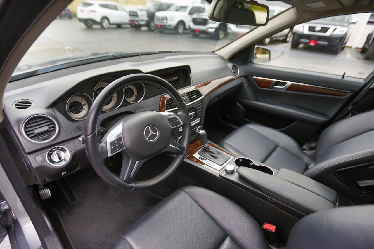 Used 2014 Mercedes-Benz C 300 4MATIC Sedan image 4