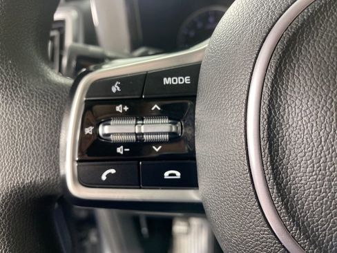 Used 2023 Kia Sorento LX image 13