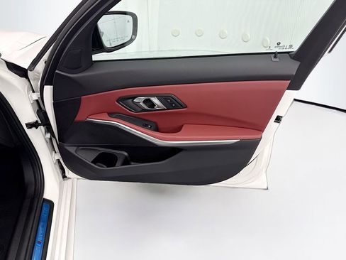 Used 2025 BMW 330i Sedan w/ M Sport Package image 24