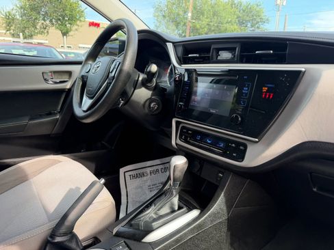 Used 2018 Toyota Corolla LE FWD image 18