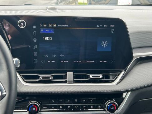 Used 2025 Chevrolet Equinox LT w/ Convenience Package II FWD image 18