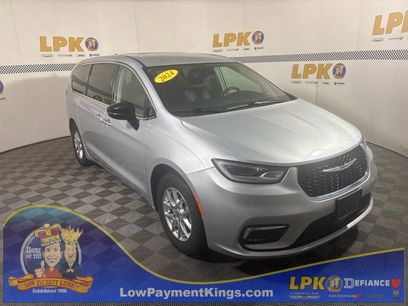 Used 2024 Chrysler Pacifica Touring-L