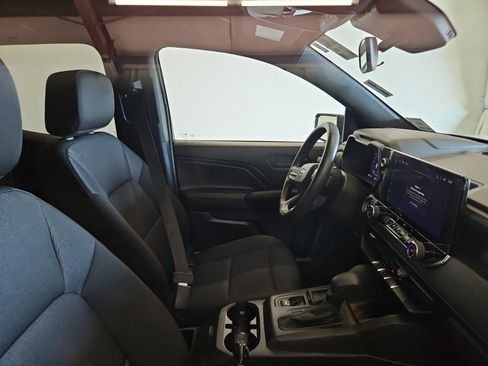 Used 2024 Chevrolet Colorado W/T image 15