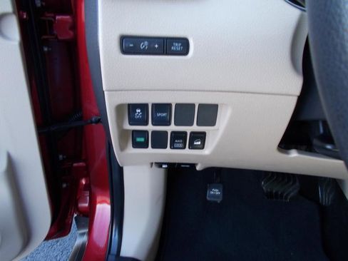 Used 2016 Nissan Rogue SV image 29