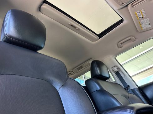 Used 2022 Nissan Armada SL w/ Captain's Chairs Package image 18