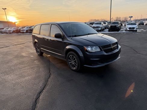 Used 2014 Dodge Grand Caravan SE w/ Quick Order Package 29E SE image 3